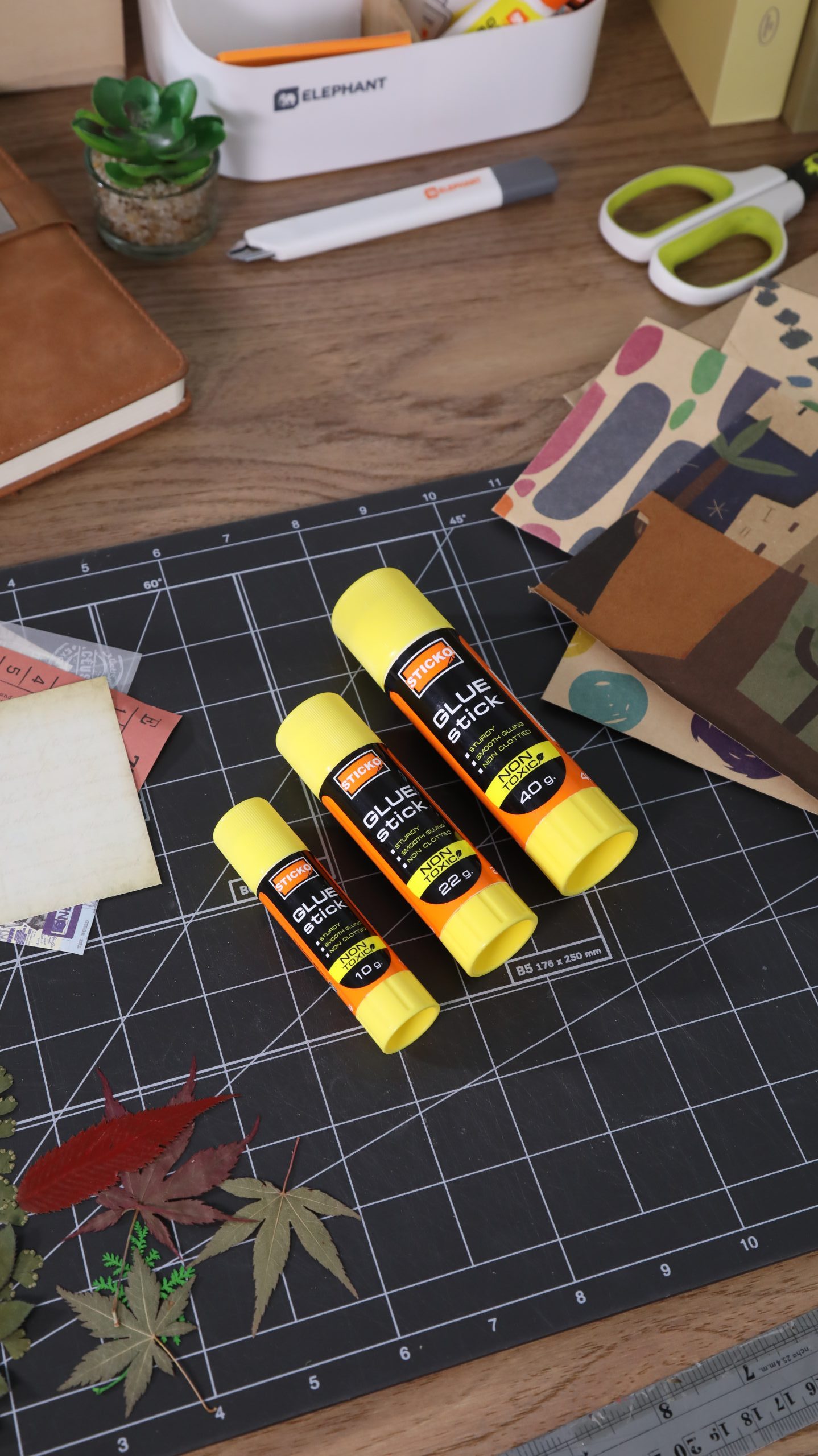 อุปกรณ์ DIY ปกหนังสือ กาวแท่ง Sticko จากตราช้าง